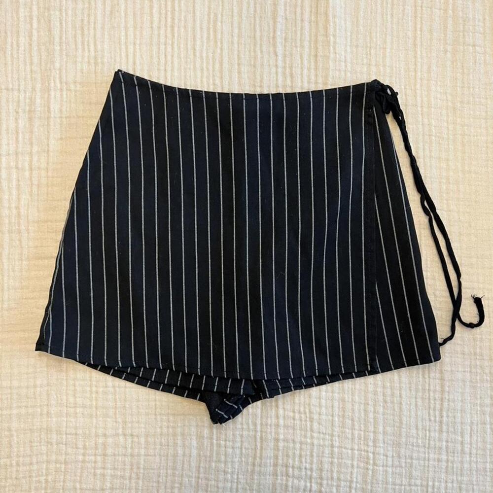 Forever 21 black and white pinstripe wrap skirt shorts with drawstring tie at wa